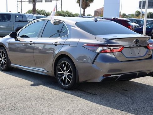 Certified 2022 Toyota Camry SE image 6
