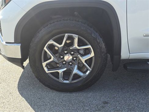 Used 2024 GMC Sierra 1500 SLT w/ SLT Premium Plus Package image 9