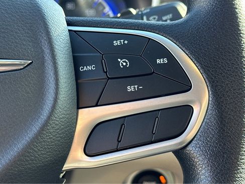 Used 2019 Chrysler Pacifica Touring Plus image 18