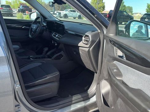 Used 2025 Chevrolet TrailBlazer LT AWD/4WD image 28