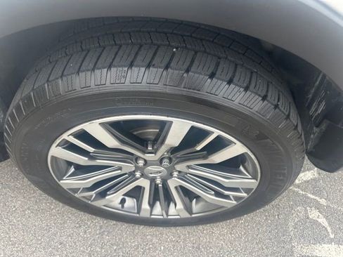 Used 2016 Ford Explorer Platinum image 12