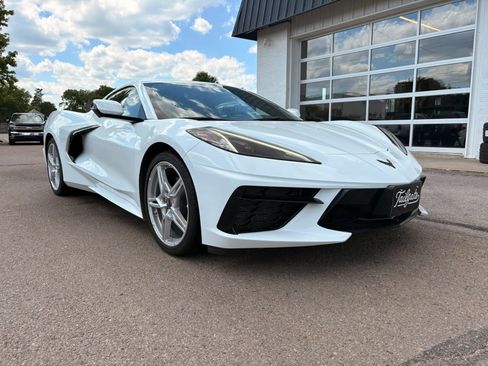 Used 2025 Chevrolet Corvette Stingray Coupe RWD image 2