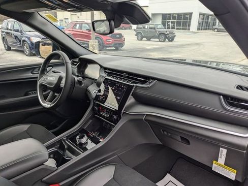 New 2024 Jeep Grand Cherokee L Laredo image 44