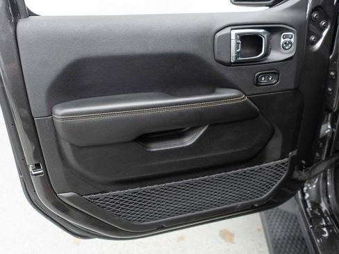 Used 2025 Jeep Wrangler Unlimited Sahara AWD/4WD image 14