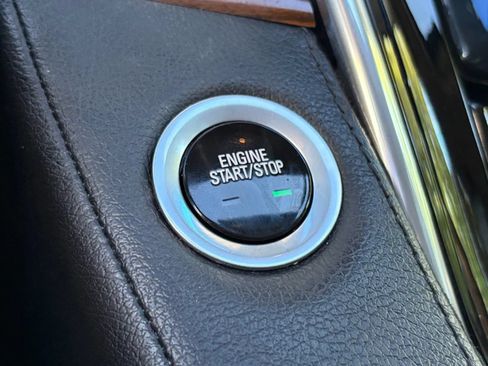 Used 2017 Cadillac Escalade Luxury AWD/4WD image 28