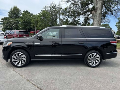 Certified 2022 Lincoln Navigator L Reserve AWD/4WD image 8