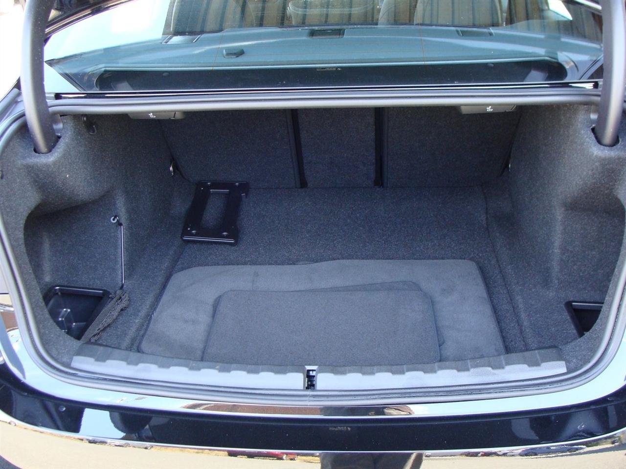 Used 2025 BMW 330i Sedan w/ M Sport Package RWD image 40