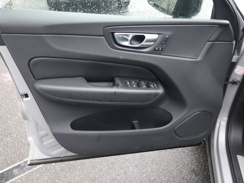 Used 2025 Volvo XC60 B5 Plus image 15