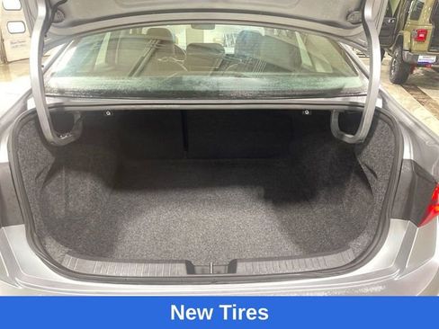 Used 2025 Volkswagen Jetta SE image 23