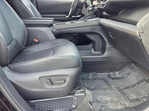 Used 2025 Toyota Sienna Platinum image 23