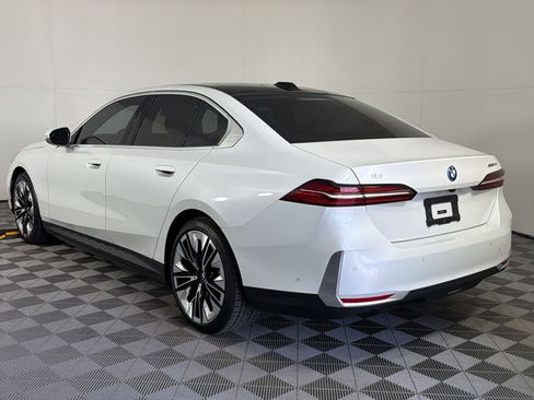 Used 2024 BMW i5 eDrive40i w/ Executive Package RWD image 3