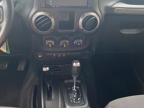 Used 2017 Jeep Wrangler Unlimited Sport w/ Connectivity Group AWD/4WD image 10