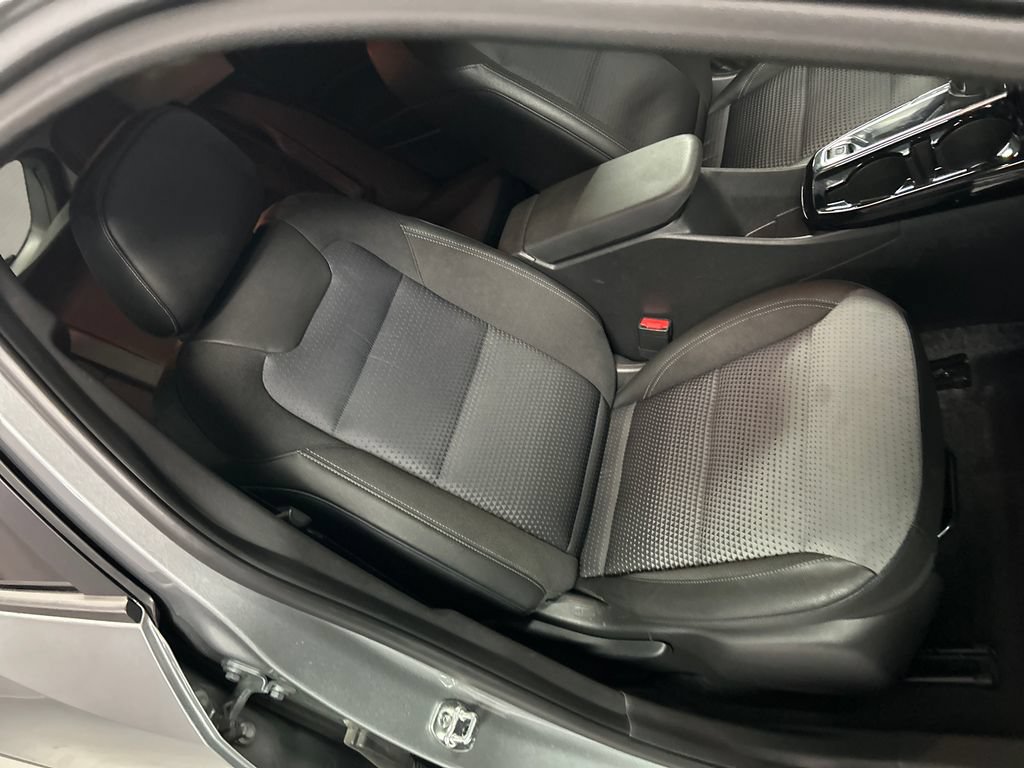 Used 2025 Chevrolet Trax LT FWD image 23