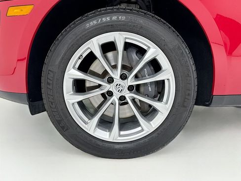 Certified 2025 Porsche Macan AWD/4WD image 35