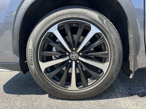 Used 2022 Toyota Highlander XSE AWD/4WD image 12
