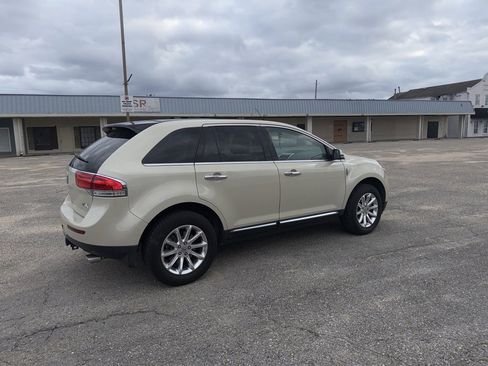 Used 2014 Lincoln MKX FWD w/ Equipment Group 102A image 10