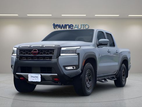 Used 2025 Nissan Frontier PRO-4X AWD/4WD image 2