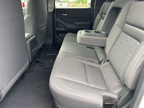 Used 2024 Nissan Frontier SV w/ SV Convenience Package RWD image 9
