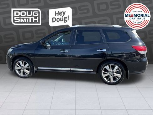 Used 2016 Nissan Pathfinder Platinum w/ Family Entertainment Package AWD/4WD image 2