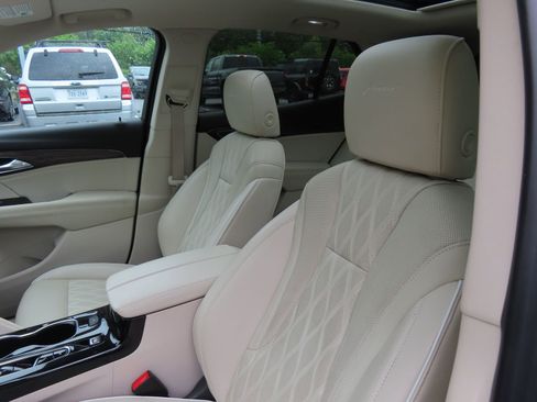 Used 2023 Buick Envision Avenir AWD/4WD image 33