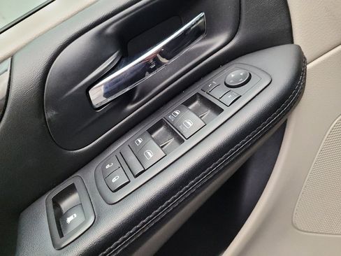 Used 2016 Dodge Grand Caravan SXT w/ Rear Park Assist Package FWD image 27