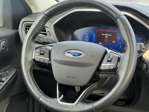 Used 2021 Ford Escape Titanium w/ Titanium Elite Package AWD/4WD image 12