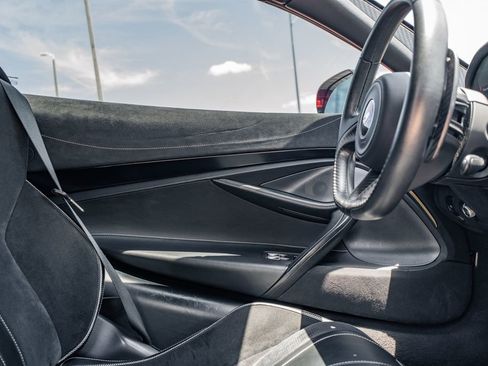 Used 2021 McLaren 720S Performance image 21