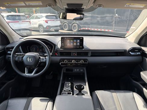 Certified 2025 Honda Pilot EX-L image 9