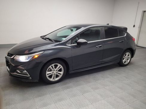 Used 2018 Chevrolet Cruze LT w/ Convenience Package FWD image 2