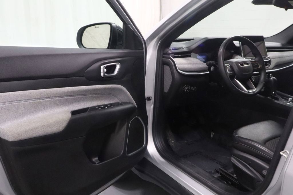 Certified 2024 Jeep Compass Latitude AWD/4WD image 8