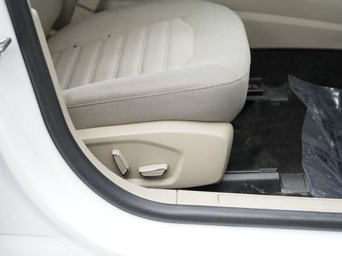 Used 2018 Ford Fusion SE FWD image 32