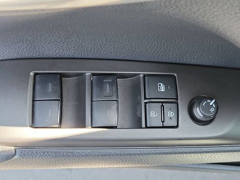 Used 2022 Toyota Camry SE w/ Audio Upgrade Package FWD image 22