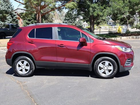 Used 2017 Chevrolet Trax LT AWD/4WD image 3