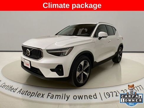 Used 2025 Volvo XC40 B5 Plus image 1