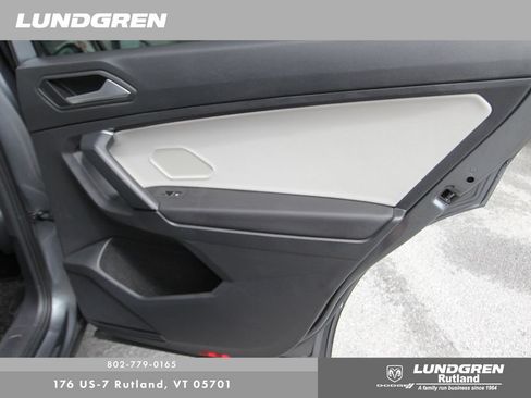 Used 2019 Volkswagen Tiguan SE AWD/4WD image 11