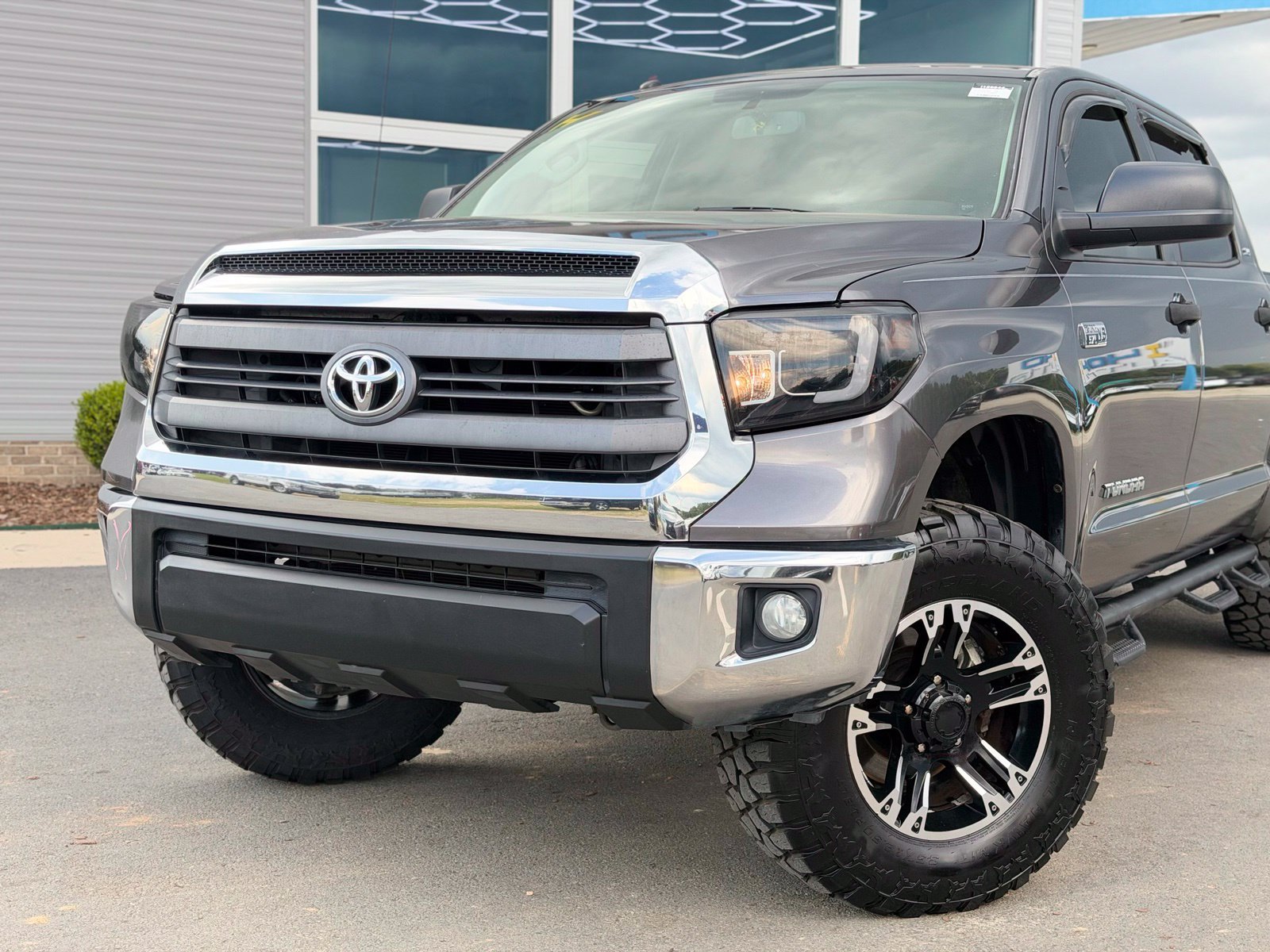 Used 2015 Toyota Tundra SR5 w/ SR5 Upgrade Package RWD image 2