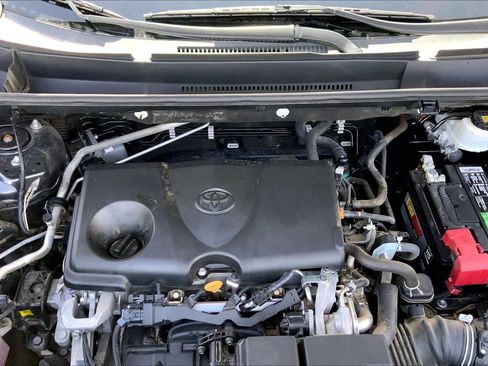 Used 2020 Toyota RAV4 LE FWD image 32