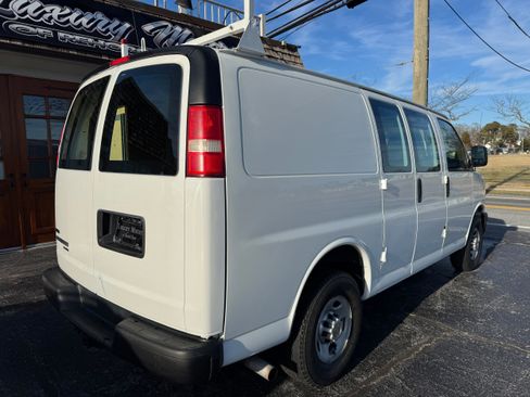 Used 2012 Chevrolet Express 3500 image 3
