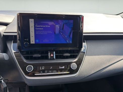 Used 2025 Toyota Corolla LE FWD image 17