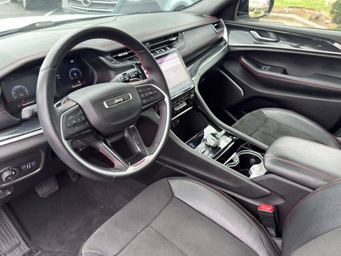 Used 2022 Jeep Grand Cherokee Trailhawk AWD/4WD image 16