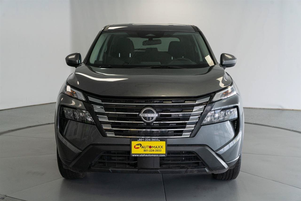 Used 2026 Nissan Rogue SV AWD/4WD image 2