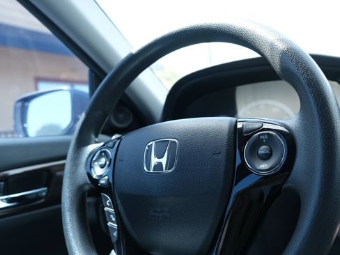 Used 2017 Honda Accord EX image 40