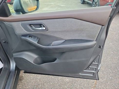 Used 2023 Nissan Rogue SV image 37