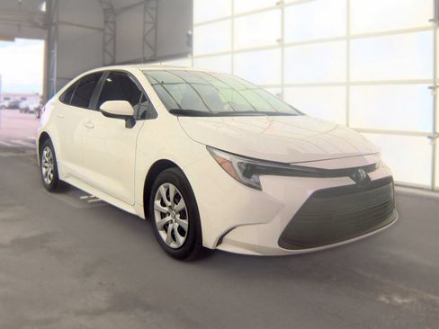 Used 2024 Toyota Corolla LE FWD image 2