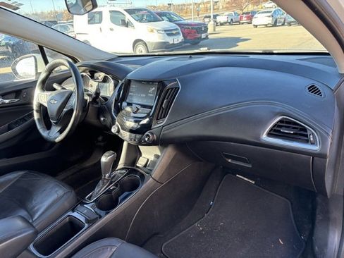 Used 2017 Chevrolet Cruze Premier image 13