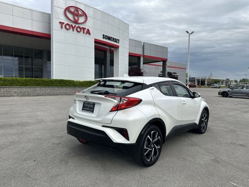 Used 2018 Toyota C-HR XLE image 5