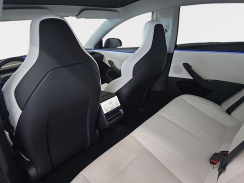 Used 2024 Tesla Model 3 Performance AWD/4WD image 16