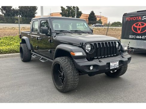 Used 2021 Jeep Gladiator Sport AWD/4WD image 2