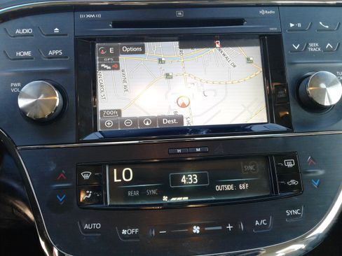 Used 2018 Toyota Avalon Limited image 19