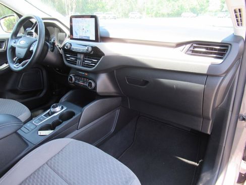 Used 2022 Ford Escape SE w/ Convenience Package FWD image 11